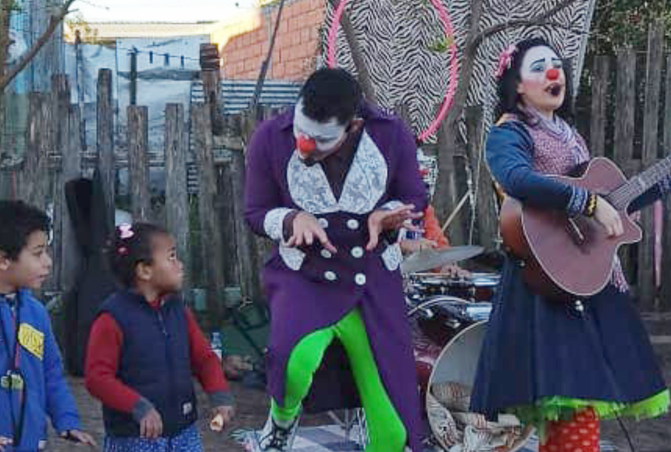 Desconcerto Palhacístico Músical na Festa Junina da Vila Resistência