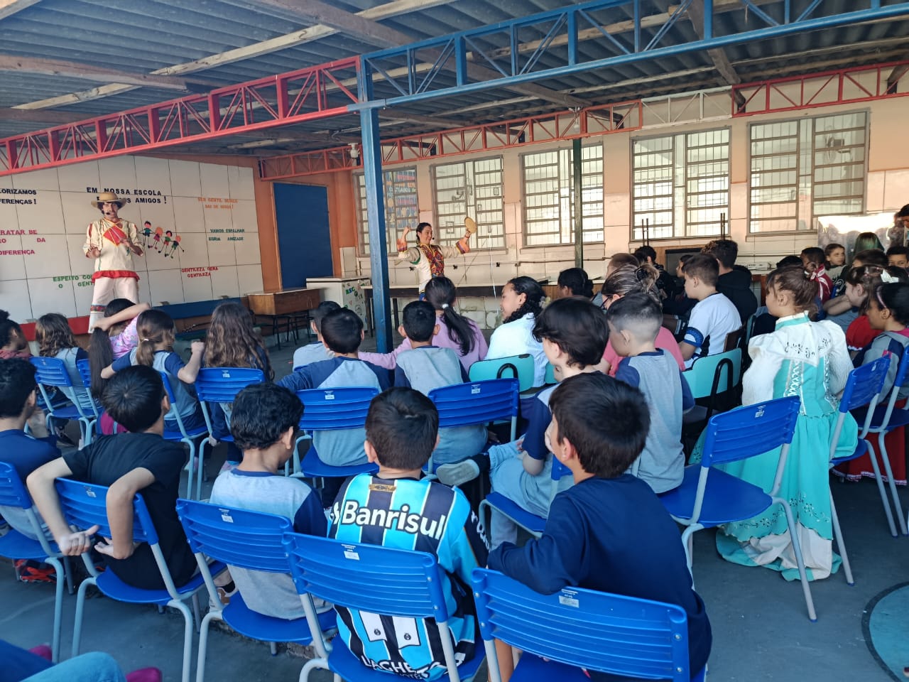 Memórias de Céu e Terra realiza apresentações em escolas públicas de Santa Maria